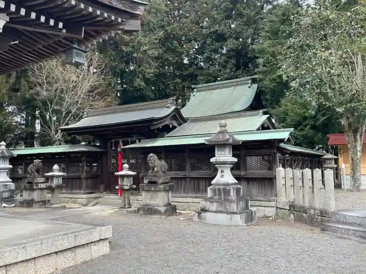 總社神社の{uncategorized: "未分類", other: "その他", undefined: "問題あり", building: "その他建物", grave: "お墓", sacred_gate: "鳥居", guardian: "狛犬", statue: "像", buddha: "仏像", history: "歴史", nature: "自然", garden: "庭園", animal: "動物", pagoda: "塔", temizu: "手水舎", mountain_gate: "山門・神門", sanctuary: "本殿・本堂", subordinate: "末社・摂社", art: "芸術", scenery: "景色", jizo: "地蔵", ema: "絵馬", goshuin: "御朱印", omikuji: "おみくじ", items: "授与品その他", amulet: "お守り", goshuincho: "御朱印帳", eats: "食事", festival: "お祭り", votive_dance: "神楽", shichigosan: "七五三参", wedding: "結婚式", experience: "体験その他", initially: "初詣", around: "周辺", anti_infection: "感染症対策"}