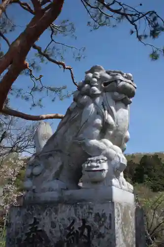 山梨縣護國神社の狛犬
