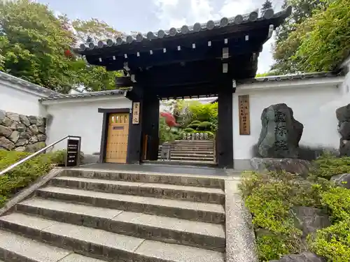 霊源院の山門・神門