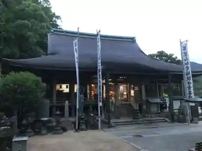 青岸渡寺の本殿・本堂