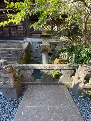 鎮西大社諏訪神社の{uncategorized: "未分類", other: "その他", undefined: "問題あり", building: "その他建物", grave: "お墓", sacred_gate: "鳥居", guardian: "狛犬", statue: "像", buddha: "仏像", history: "歴史", nature: "自然", garden: "庭園", animal: "動物", pagoda: "塔", temizu: "手水舎", mountain_gate: "山門・神門", sanctuary: "本殿・本堂", subordinate: "末社・摂社", art: "芸術", scenery: "景色", jizo: "地蔵", ema: "絵馬", goshuin: "御朱印", omikuji: "おみくじ", items: "授与品その他", amulet: "お守り", goshuincho: "御朱印帳", eats: "食事", festival: "お祭り", votive_dance: "神楽", shichigosan: "七五三参", wedding: "結婚式", experience: "体験その他", initially: "初詣", around: "周辺", anti_infection: "感染症対策"}