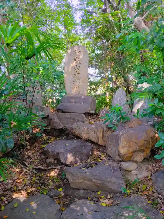 子安神明社(大留町6)の末社・摂社