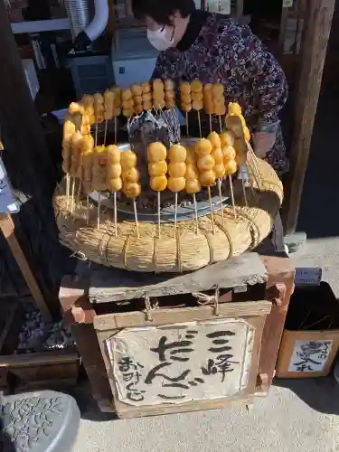 三峯神社の{uncategorized: "未分類", other: "その他", undefined: "問題あり", building: "その他建物", grave: "お墓", sacred_gate: "鳥居", guardian: "狛犬", statue: "像", buddha: "仏像", history: "歴史", nature: "自然", garden: "庭園", animal: "動物", pagoda: "塔", temizu: "手水舎", mountain_gate: "山門・神門", sanctuary: "本殿・本堂", subordinate: "末社・摂社", art: "芸術", scenery: "景色", jizo: "地蔵", ema: "絵馬", goshuin: "御朱印", omikuji: "おみくじ", items: "授与品その他", amulet: "お守り", goshuincho: "御朱印帳", eats: "食事", festival: "お祭り", votive_dance: "神楽", shichigosan: "七五三参", wedding: "結婚式", experience: "体験その他", initially: "初詣", around: "周辺", anti_infection: "感染症対策"}