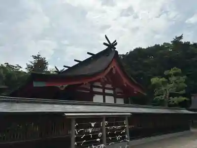 宗像大社の{uncategorized: "未分類", other: "その他", undefined: "問題あり", building: "その他建物", grave: "お墓", sacred_gate: "鳥居", guardian: "狛犬", statue: "像", buddha: "仏像", history: "歴史", nature: "自然", garden: "庭園", animal: "動物", pagoda: "塔", temizu: "手水舎", mountain_gate: "山門・神門", sanctuary: "本殿・本堂", subordinate: "末社・摂社", art: "芸術", scenery: "景色", jizo: "地蔵", ema: "絵馬", goshuin: "御朱印", omikuji: "おみくじ", items: "授与品その他", amulet: "お守り", goshuincho: "御朱印帳", eats: "食事", festival: "お祭り", votive_dance: "神楽", shichigosan: "七五三参", wedding: "結婚式", experience: "体験その他", initially: "初詣", around: "周辺", anti_infection: "感染症対策"}
