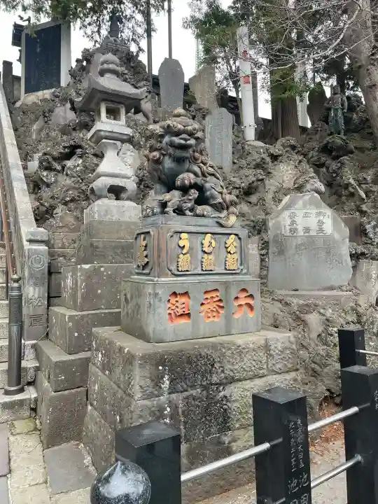 成田山新勝寺の{uncategorized: "未分類", other: "その他", undefined: "問題あり", building: "その他建物", grave: "お墓", sacred_gate: "鳥居", guardian: "狛犬", statue: "像", buddha: "仏像", history: "歴史", nature: "自然", garden: "庭園", animal: "動物", pagoda: "塔", temizu: "手水舎", mountain_gate: "山門・神門", sanctuary: "本殿・本堂", subordinate: "末社・摂社", art: "芸術", scenery: "景色", jizo: "地蔵", ema: "絵馬", goshuin: "御朱印", omikuji: "おみくじ", items: "授与品その他", amulet: "お守り", goshuincho: "御朱印帳", eats: "食事", festival: "お祭り", votive_dance: "神楽", shichigosan: "七五三参", wedding: "結婚式", experience: "体験その他", initially: "初詣", around: "周辺", anti_infection: "感染症対策"}