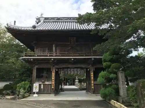 霊山寺の山門