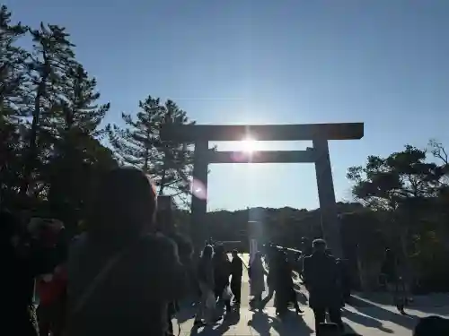 伊勢神宮内宮（皇大神宮）の{uncategorized: "未分類", other: "その他", undefined: "問題あり", building: "その他建物", grave: "お墓", sacred_gate: "鳥居", guardian: "狛犬", statue: "像", buddha: "仏像", history: "歴史", nature: "自然", garden: "庭園", animal: "動物", pagoda: "塔", temizu: "手水舎", mountain_gate: "山門・神門", sanctuary: "本殿・本堂", subordinate: "末社・摂社", art: "芸術", scenery: "景色", jizo: "地蔵", ema: "絵馬", goshuin: "御朱印", omikuji: "おみくじ", items: "授与品その他", amulet: "お守り", goshuincho: "御朱印帳", eats: "食事", festival: "お祭り", votive_dance: "神楽", shichigosan: "七五三参", wedding: "結婚式", experience: "体験その他", initially: "初詣", around: "周辺", anti_infection: "感染症対策"}