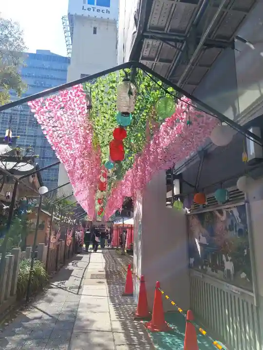 露天神社(お初天神)の{uncategorized: "未分類", other: "その他", undefined: "問題あり", building: "その他建物", grave: "お墓", sacred_gate: "鳥居", guardian: "狛犬", statue: "像", buddha: "仏像", history: "歴史", nature: "自然", garden: "庭園", animal: "動物", pagoda: "塔", temizu: "手水舎", mountain_gate: "山門・神門", sanctuary: "本殿・本堂", subordinate: "末社・摂社", art: "芸術", scenery: "景色", jizo: "地蔵", ema: "絵馬", goshuin: "御朱印", omikuji: "おみくじ", items: "授与品その他", amulet: "お守り", goshuincho: "御朱印帳", eats: "食事", festival: "お祭り", votive_dance: "神楽", shichigosan: "七五三参", wedding: "結婚式", experience: "体験その他", initially: "初詣", around: "周辺", anti_infection: "感染症対策"}