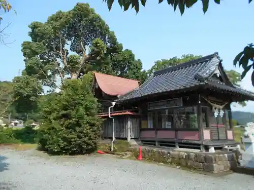 萩尾神社の本殿