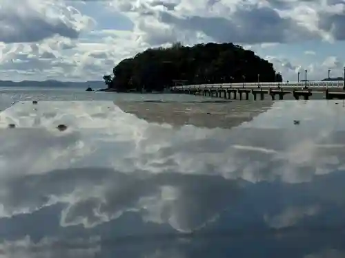 八百富神社の{uncategorized: "未分類", other: "その他", undefined: "問題あり", building: "その他建物", grave: "お墓", sacred_gate: "鳥居", guardian: "狛犬", statue: "像", buddha: "仏像", history: "歴史", nature: "自然", garden: "庭園", animal: "動物", pagoda: "塔", temizu: "手水舎", mountain_gate: "山門・神門", sanctuary: "本殿・本堂", subordinate: "末社・摂社", art: "芸術", scenery: "景色", jizo: "地蔵", ema: "絵馬", goshuin: "御朱印", omikuji: "おみくじ", items: "授与品その他", amulet: "お守り", goshuincho: "御朱印帳", eats: "食事", festival: "お祭り", votive_dance: "神楽", shichigosan: "七五三参", wedding: "結婚式", experience: "体験その他", initially: "初詣", around: "周辺", anti_infection: "感染症対策"}