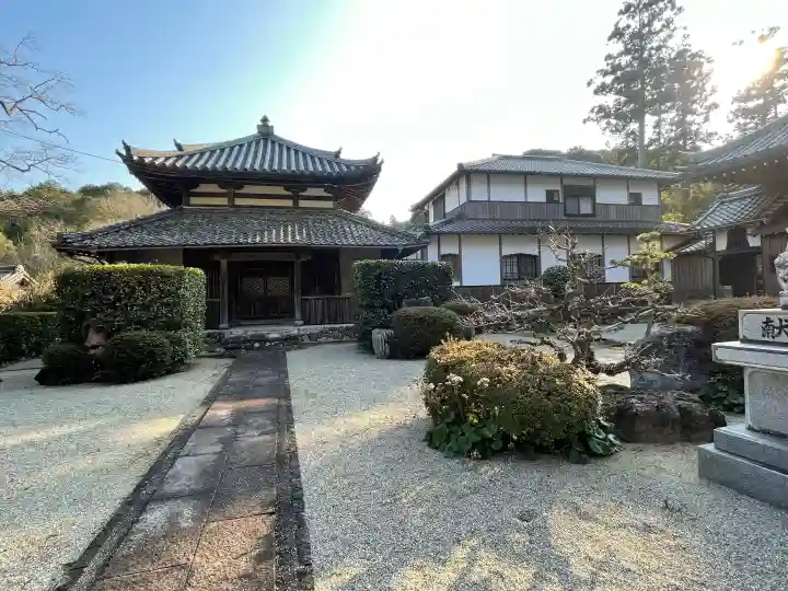 浄眼寺の{uncategorized: "未分類", other: "その他", undefined: "問題あり", building: "その他建物", grave: "お墓", sacred_gate: "鳥居", guardian: "狛犬", statue: "像", buddha: "仏像", history: "歴史", nature: "自然", garden: "庭園", animal: "動物", pagoda: "塔", temizu: "手水舎", mountain_gate: "山門・神門", sanctuary: "本殿・本堂", subordinate: "末社・摂社", art: "芸術", scenery: "景色", jizo: "地蔵", ema: "絵馬", goshuin: "御朱印", omikuji: "おみくじ", items: "授与品その他", amulet: "お守り", goshuincho: "御朱印帳", eats: "食事", festival: "お祭り", votive_dance: "神楽", shichigosan: "七五三参", wedding: "結婚式", experience: "体験その他", initially: "初詣", around: "周辺", anti_infection: "感染症対策"}