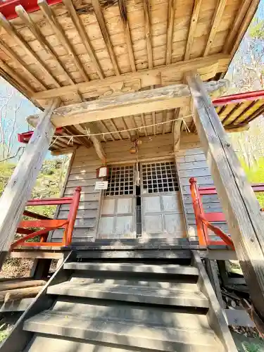 湯の沢神社の{uncategorized: "未分類", other: "その他", undefined: "問題あり", building: "その他建物", grave: "お墓", sacred_gate: "鳥居", guardian: "狛犬", statue: "像", buddha: "仏像", history: "歴史", nature: "自然", garden: "庭園", animal: "動物", pagoda: "塔", temizu: "手水舎", mountain_gate: "山門・神門", sanctuary: "本殿・本堂", subordinate: "末社・摂社", art: "芸術", scenery: "景色", jizo: "地蔵", ema: "絵馬", goshuin: "御朱印", omikuji: "おみくじ", items: "授与品その他", amulet: "お守り", goshuincho: "御朱印帳", eats: "食事", festival: "お祭り", votive_dance: "神楽", shichigosan: "七五三参", wedding: "結婚式", experience: "体験その他", initially: "初詣", around: "周辺", anti_infection: "感染症対策"}