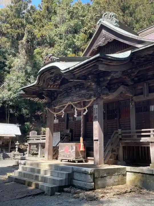 與瀬神社(与瀬神社)の{uncategorized: "未分類", other: "その他", undefined: "問題あり", building: "その他建物", grave: "お墓", sacred_gate: "鳥居", guardian: "狛犬", statue: "像", buddha: "仏像", history: "歴史", nature: "自然", garden: "庭園", animal: "動物", pagoda: "塔", temizu: "手水舎", mountain_gate: "山門・神門", sanctuary: "本殿・本堂", subordinate: "末社・摂社", art: "芸術", scenery: "景色", jizo: "地蔵", ema: "絵馬", goshuin: "御朱印", omikuji: "おみくじ", items: "授与品その他", amulet: "お守り", goshuincho: "御朱印帳", eats: "食事", festival: "お祭り", votive_dance: "神楽", shichigosan: "七五三参", wedding: "結婚式", experience: "体験その他", initially: "初詣", around: "周辺", anti_infection: "感染症対策"}