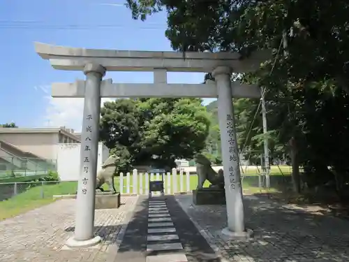 氣比神宮の鳥居