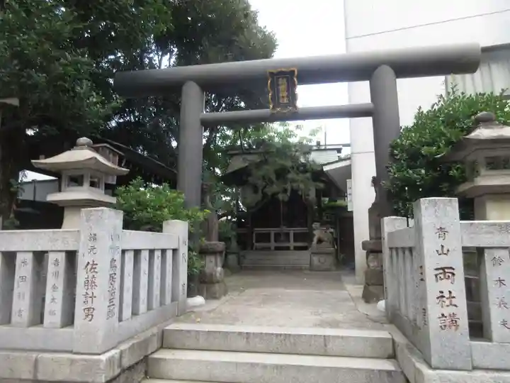 北青山秋葉神社(稲荷神社)の鳥居