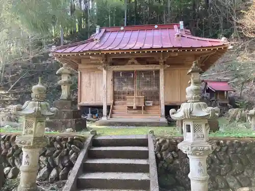 越方神社の本殿