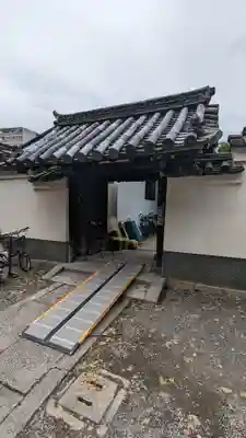 教行院の山門・神門