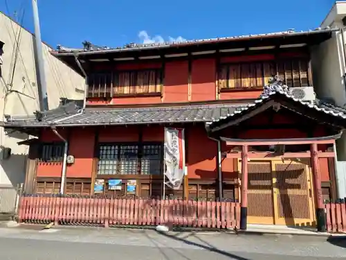 泥松稲荷大神の本殿・本堂