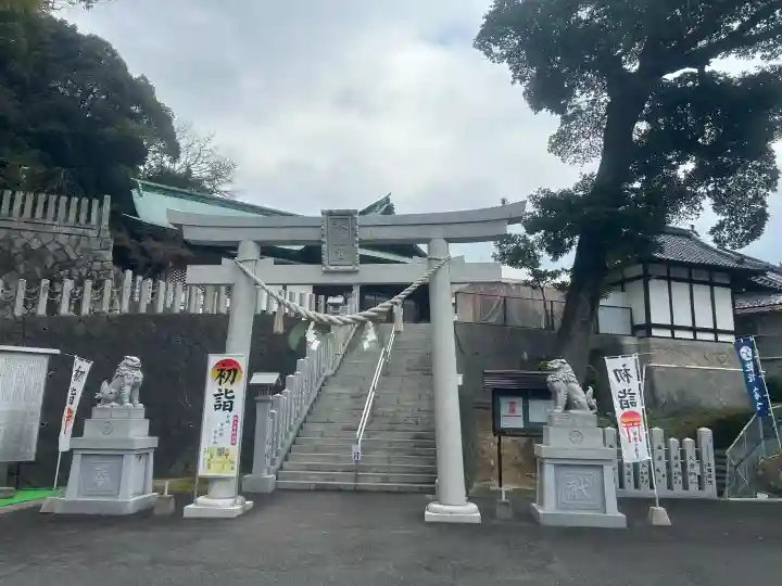 草津八幡宮の{uncategorized: "未分類", other: "その他", undefined: "問題あり", building: "その他建物", grave: "お墓", sacred_gate: "鳥居", guardian: "狛犬", statue: "像", buddha: "仏像", history: "歴史", nature: "自然", garden: "庭園", animal: "動物", pagoda: "塔", temizu: "手水舎", mountain_gate: "山門・神門", sanctuary: "本殿・本堂", subordinate: "末社・摂社", art: "芸術", scenery: "景色", jizo: "地蔵", ema: "絵馬", goshuin: "御朱印", omikuji: "おみくじ", items: "授与品その他", amulet: "お守り", goshuincho: "御朱印帳", eats: "食事", festival: "お祭り", votive_dance: "神楽", shichigosan: "七五三参", wedding: "結婚式", experience: "体験その他", initially: "初詣", around: "周辺", anti_infection: "感染症対策"}