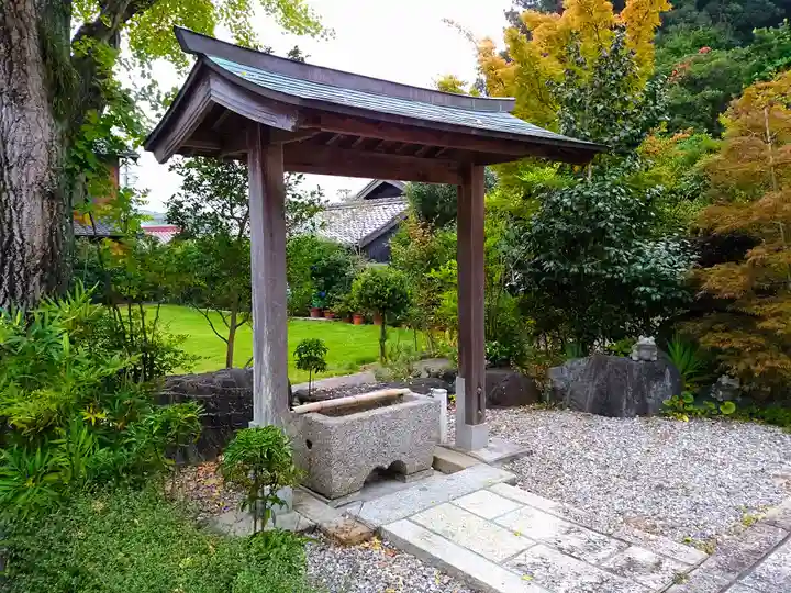 寳林寺の手水舎