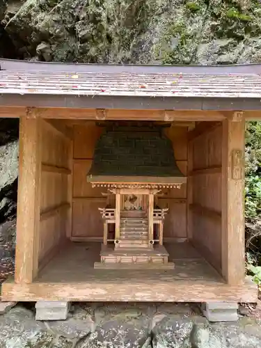 岩戸落葉神社の末社・摂社