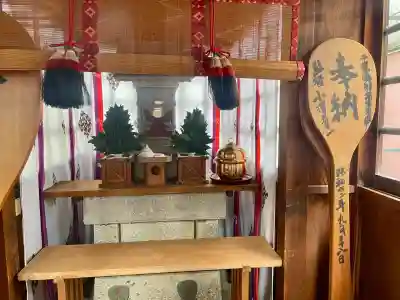 石井神社の{uncategorized: "未分類", other: "その他", undefined: "問題あり", building: "その他建物", grave: "お墓", sacred_gate: "鳥居", guardian: "狛犬", statue: "像", buddha: "仏像", history: "歴史", nature: "自然", garden: "庭園", animal: "動物", pagoda: "塔", temizu: "手水舎", mountain_gate: "山門・神門", sanctuary: "本殿・本堂", subordinate: "末社・摂社", art: "芸術", scenery: "景色", jizo: "地蔵", ema: "絵馬", goshuin: "御朱印", omikuji: "おみくじ", items: "授与品その他", amulet: "お守り", goshuincho: "御朱印帳", eats: "食事", festival: "お祭り", votive_dance: "神楽", shichigosan: "七五三参", wedding: "結婚式", experience: "体験その他", initially: "初詣", around: "周辺", anti_infection: "感染症対策"}