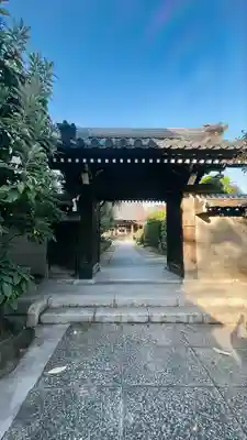 蓮光寺の山門・神門