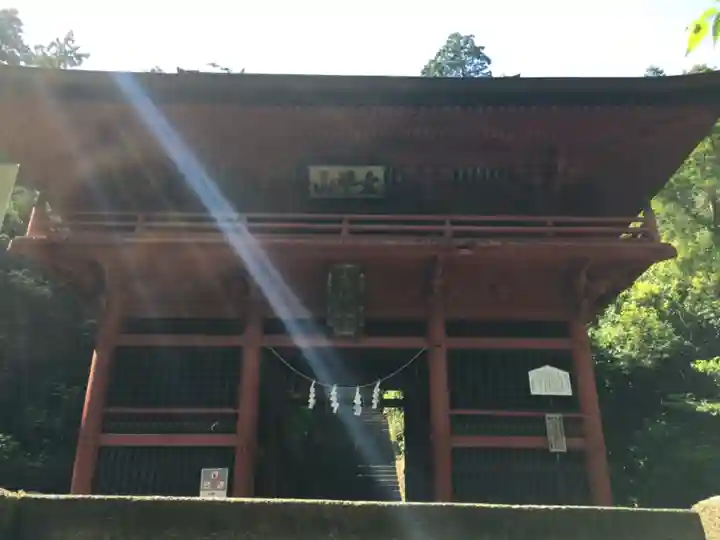 太平山神社の山門・神門
