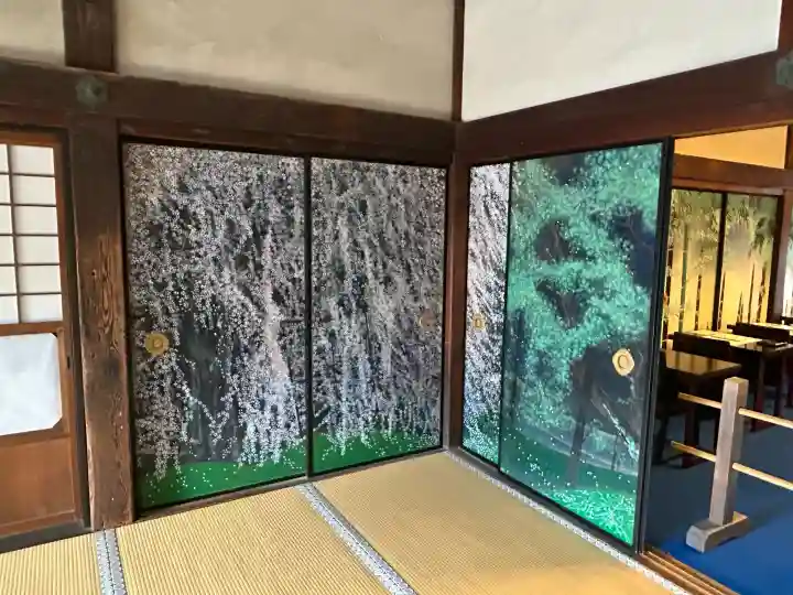 醍醐寺の{uncategorized: "未分類", other: "その他", undefined: "問題あり", building: "その他建物", grave: "お墓", sacred_gate: "鳥居", guardian: "狛犬", statue: "像", buddha: "仏像", history: "歴史", nature: "自然", garden: "庭園", animal: "動物", pagoda: "塔", temizu: "手水舎", mountain_gate: "山門・神門", sanctuary: "本殿・本堂", subordinate: "末社・摂社", art: "芸術", scenery: "景色", jizo: "地蔵", ema: "絵馬", goshuin: "御朱印", omikuji: "おみくじ", items: "授与品その他", amulet: "お守り", goshuincho: "御朱印帳", eats: "食事", festival: "お祭り", votive_dance: "神楽", shichigosan: "七五三参", wedding: "結婚式", experience: "体験その他", initially: "初詣", around: "周辺", anti_infection: "感染症対策"}