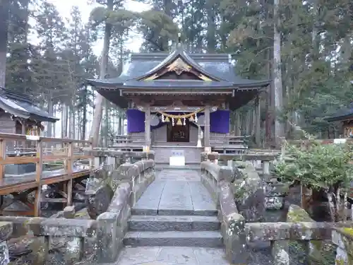 宇奈岐日女神社の本殿