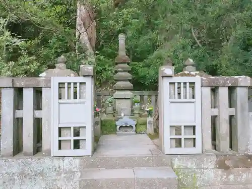 法華堂跡（源頼朝墓・北条義時墓）(神奈川県)