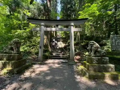 十和田神社の{uncategorized: "未分類", other: "その他", undefined: "問題あり", building: "その他建物", grave: "お墓", sacred_gate: "鳥居", guardian: "狛犬", statue: "像", buddha: "仏像", history: "歴史", nature: "自然", garden: "庭園", animal: "動物", pagoda: "塔", temizu: "手水舎", mountain_gate: "山門・神門", sanctuary: "本殿・本堂", subordinate: "末社・摂社", art: "芸術", scenery: "景色", jizo: "地蔵", ema: "絵馬", goshuin: "御朱印", omikuji: "おみくじ", items: "授与品その他", amulet: "お守り", goshuincho: "御朱印帳", eats: "食事", festival: "お祭り", votive_dance: "神楽", shichigosan: "七五三参", wedding: "結婚式", experience: "体験その他", initially: "初詣", around: "周辺", anti_infection: "感染症対策"}