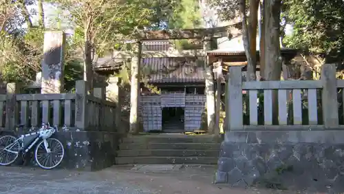鵜川神社の山門・神門
