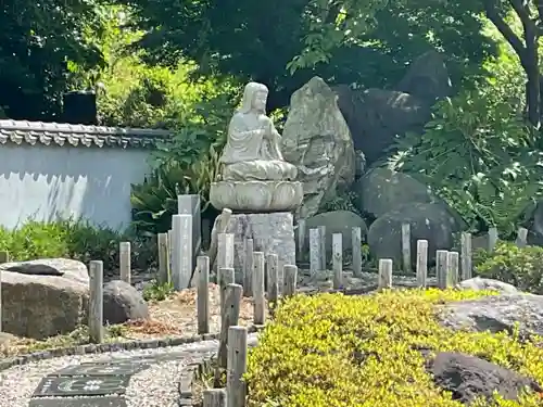 妙音寺の像