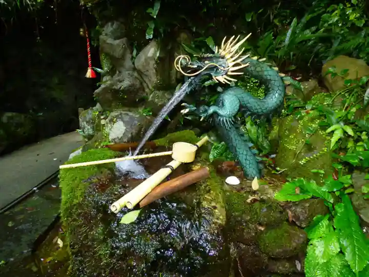 深澤銭洗弁財天の手水舎