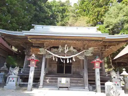 山田八幡宮の本殿