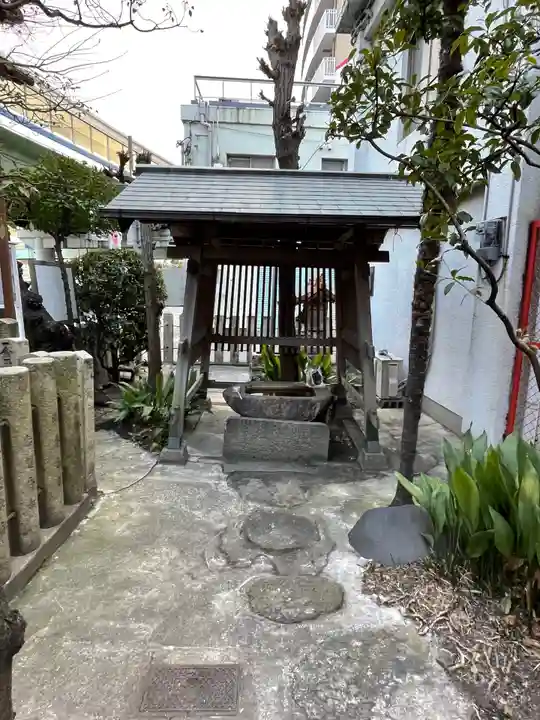 西出鎮守稲荷神社の手水舎