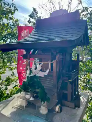 黄金水稲荷（の祠）の{uncategorized: "未分類", other: "その他", undefined: "問題あり", building: "その他建物", grave: "お墓", sacred_gate: "鳥居", guardian: "狛犬", statue: "像", buddha: "仏像", history: "歴史", nature: "自然", garden: "庭園", animal: "動物", pagoda: "塔", temizu: "手水舎", mountain_gate: "山門・神門", sanctuary: "本殿・本堂", subordinate: "末社・摂社", art: "芸術", scenery: "景色", jizo: "地蔵", ema: "絵馬", goshuin: "御朱印", omikuji: "おみくじ", items: "授与品その他", amulet: "お守り", goshuincho: "御朱印帳", eats: "食事", festival: "お祭り", votive_dance: "神楽", shichigosan: "七五三参", wedding: "結婚式", experience: "体験その他", initially: "初詣", around: "周辺", anti_infection: "感染症対策"}