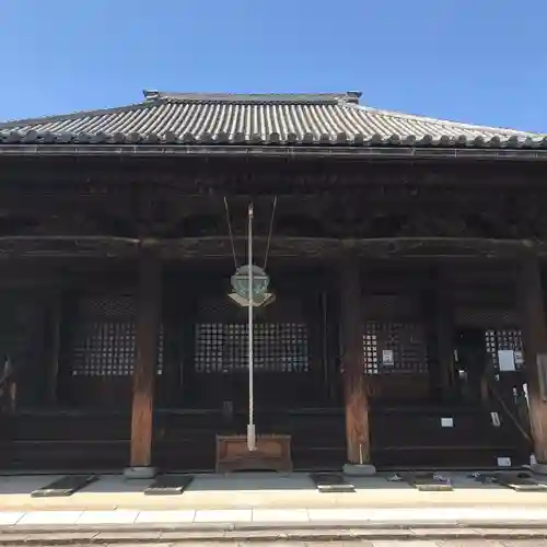西大寺の本殿・本堂