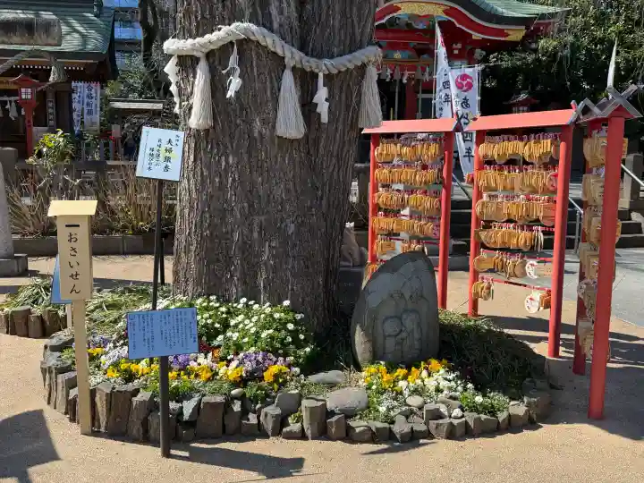 川越八幡宮の{uncategorized: "未分類", other: "その他", undefined: "問題あり", building: "その他建物", grave: "お墓", sacred_gate: "鳥居", guardian: "狛犬", statue: "像", buddha: "仏像", history: "歴史", nature: "自然", garden: "庭園", animal: "動物", pagoda: "塔", temizu: "手水舎", mountain_gate: "山門・神門", sanctuary: "本殿・本堂", subordinate: "末社・摂社", art: "芸術", scenery: "景色", jizo: "地蔵", ema: "絵馬", goshuin: "御朱印", omikuji: "おみくじ", items: "授与品その他", amulet: "お守り", goshuincho: "御朱印帳", eats: "食事", festival: "お祭り", votive_dance: "神楽", shichigosan: "七五三参", wedding: "結婚式", experience: "体験その他", initially: "初詣", around: "周辺", anti_infection: "感染症対策"}