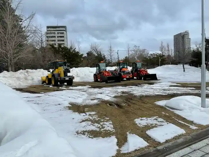 札幌護國神社の{uncategorized: "未分類", other: "その他", undefined: "問題あり", building: "その他建物", grave: "お墓", sacred_gate: "鳥居", guardian: "狛犬", statue: "像", buddha: "仏像", history: "歴史", nature: "自然", garden: "庭園", animal: "動物", pagoda: "塔", temizu: "手水舎", mountain_gate: "山門・神門", sanctuary: "本殿・本堂", subordinate: "末社・摂社", art: "芸術", scenery: "景色", jizo: "地蔵", ema: "絵馬", goshuin: "御朱印", omikuji: "おみくじ", items: "授与品その他", amulet: "お守り", goshuincho: "御朱印帳", eats: "食事", festival: "お祭り", votive_dance: "神楽", shichigosan: "七五三参", wedding: "結婚式", experience: "体験その他", initially: "初詣", around: "周辺", anti_infection: "感染症対策"}