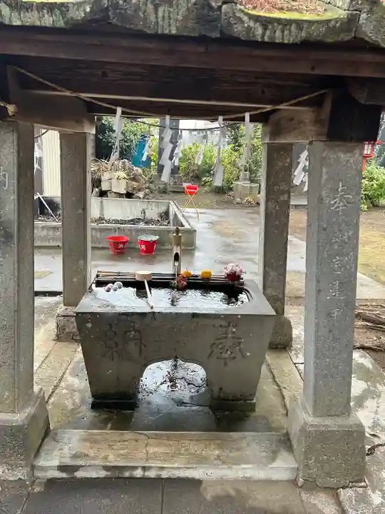 平出雷電神社の手水舎