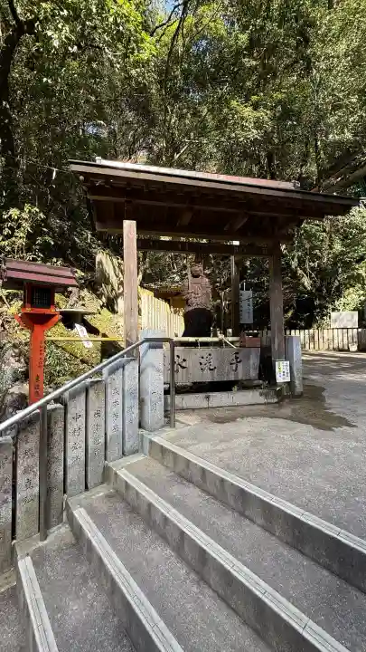 大本山七宝瀧寺の{uncategorized: "未分類", other: "その他", undefined: "問題あり", building: "その他建物", grave: "お墓", sacred_gate: "鳥居", guardian: "狛犬", statue: "像", buddha: "仏像", history: "歴史", nature: "自然", garden: "庭園", animal: "動物", pagoda: "塔", temizu: "手水舎", mountain_gate: "山門・神門", sanctuary: "本殿・本堂", subordinate: "末社・摂社", art: "芸術", scenery: "景色", jizo: "地蔵", ema: "絵馬", goshuin: "御朱印", omikuji: "おみくじ", items: "授与品その他", amulet: "お守り", goshuincho: "御朱印帳", eats: "食事", festival: "お祭り", votive_dance: "神楽", shichigosan: "七五三参", wedding: "結婚式", experience: "体験その他", initially: "初詣", around: "周辺", anti_infection: "感染症対策"}