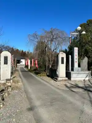 醫王寺(黄金身代り不動尊) の{uncategorized: "未分類", other: "その他", undefined: "問題あり", building: "その他建物", grave: "お墓", sacred_gate: "鳥居", guardian: "狛犬", statue: "像", buddha: "仏像", history: "歴史", nature: "自然", garden: "庭園", animal: "動物", pagoda: "塔", temizu: "手水舎", mountain_gate: "山門・神門", sanctuary: "本殿・本堂", subordinate: "末社・摂社", art: "芸術", scenery: "景色", jizo: "地蔵", ema: "絵馬", goshuin: "御朱印", omikuji: "おみくじ", items: "授与品その他", amulet: "お守り", goshuincho: "御朱印帳", eats: "食事", festival: "お祭り", votive_dance: "神楽", shichigosan: "七五三参", wedding: "結婚式", experience: "体験その他", initially: "初詣", around: "周辺", anti_infection: "感染症対策"}