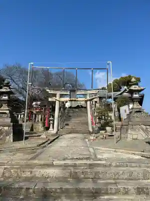 亀山八幡宮（久保八幡神社）の{uncategorized: "未分類", other: "その他", undefined: "問題あり", building: "その他建物", grave: "お墓", sacred_gate: "鳥居", guardian: "狛犬", statue: "像", buddha: "仏像", history: "歴史", nature: "自然", garden: "庭園", animal: "動物", pagoda: "塔", temizu: "手水舎", mountain_gate: "山門・神門", sanctuary: "本殿・本堂", subordinate: "末社・摂社", art: "芸術", scenery: "景色", jizo: "地蔵", ema: "絵馬", goshuin: "御朱印", omikuji: "おみくじ", items: "授与品その他", amulet: "お守り", goshuincho: "御朱印帳", eats: "食事", festival: "お祭り", votive_dance: "神楽", shichigosan: "七五三参", wedding: "結婚式", experience: "体験その他", initially: "初詣", around: "周辺", anti_infection: "感染症対策"}