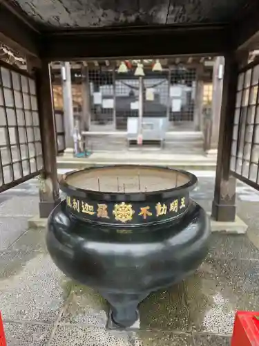 倶利迦羅不動寺山頂本堂の{uncategorized: "未分類", other: "その他", undefined: "問題あり", building: "その他建物", grave: "お墓", sacred_gate: "鳥居", guardian: "狛犬", statue: "像", buddha: "仏像", history: "歴史", nature: "自然", garden: "庭園", animal: "動物", pagoda: "塔", temizu: "手水舎", mountain_gate: "山門・神門", sanctuary: "本殿・本堂", subordinate: "末社・摂社", art: "芸術", scenery: "景色", jizo: "地蔵", ema: "絵馬", goshuin: "御朱印", omikuji: "おみくじ", items: "授与品その他", amulet: "お守り", goshuincho: "御朱印帳", eats: "食事", festival: "お祭り", votive_dance: "神楽", shichigosan: "七五三参", wedding: "結婚式", experience: "体験その他", initially: "初詣", around: "周辺", anti_infection: "感染症対策"}