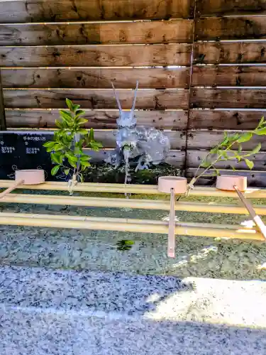 鎮守氷川神社の{uncategorized: "未分類", other: "その他", undefined: "問題あり", building: "その他建物", grave: "お墓", sacred_gate: "鳥居", guardian: "狛犬", statue: "像", buddha: "仏像", history: "歴史", nature: "自然", garden: "庭園", animal: "動物", pagoda: "塔", temizu: "手水舎", mountain_gate: "山門・神門", sanctuary: "本殿・本堂", subordinate: "末社・摂社", art: "芸術", scenery: "景色", jizo: "地蔵", ema: "絵馬", goshuin: "御朱印", omikuji: "おみくじ", items: "授与品その他", amulet: "お守り", goshuincho: "御朱印帳", eats: "食事", festival: "お祭り", votive_dance: "神楽", shichigosan: "七五三参", wedding: "結婚式", experience: "体験その他", initially: "初詣", around: "周辺", anti_infection: "感染症対策"}