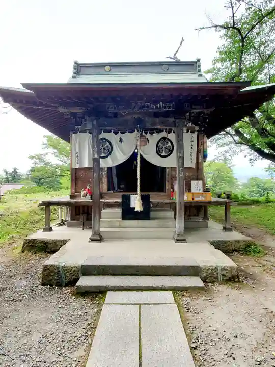 鶴ケ城稲荷神社の本殿・本堂