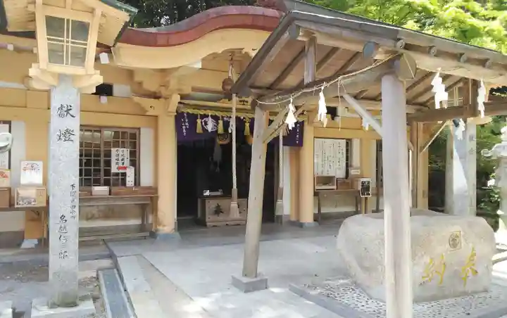 宮地嶽神社の手水舎