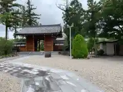 霊鷲院の山門